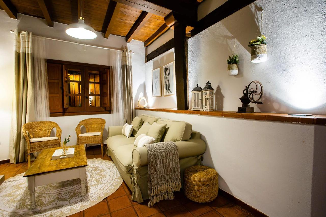 Apartamentos Puente De La Juderia Hervas Exterior photo